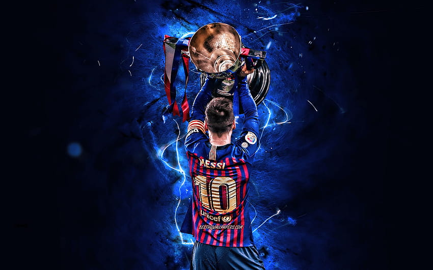 Lionel Messi dengan piala, tampilan belakang, Barcelona FC, pemain sepak bola Argentina, kegembiraan, Lionel Messi, FCB, La Liga, Messi, Leo Messi, bintang sepak bola, lampu neon, LaLiga, Spanyol, Barca, sepak bola dengan, messi neon Wallpaper HD