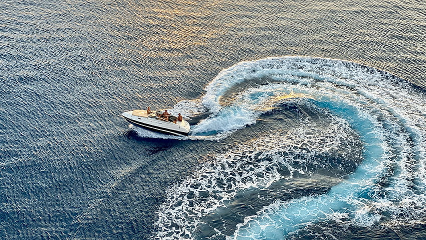 łodzi motorowej na morzu · , łódź motorowa Tapeta HD