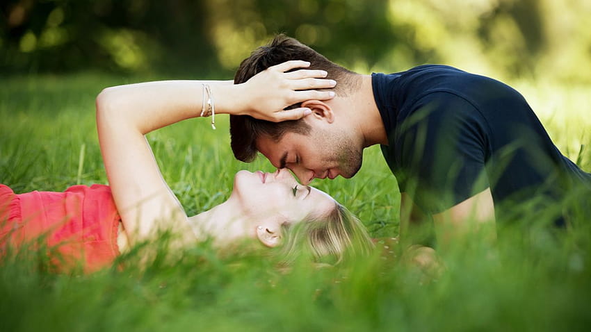 Couples in love Men Grass Two Hands Kiss, 2 people kissing HD wallpaper