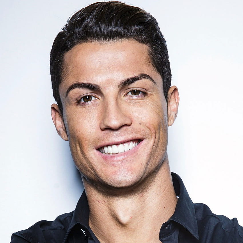 Cristiano Ronaldo, lächelnd • For You For & Mobile, Ronaldo-Porträt HD-Handy-Hintergrundbild
