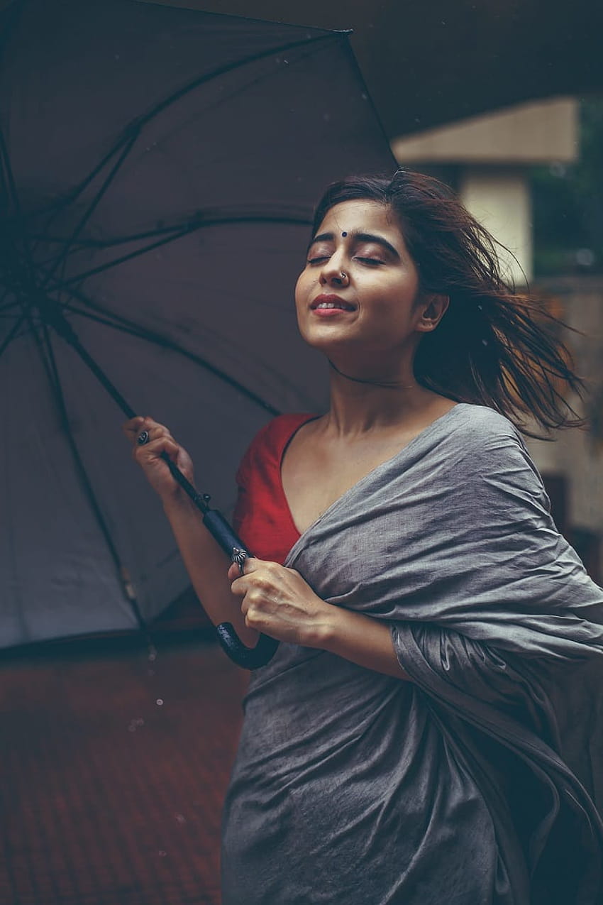 21 Shweta Tripathi, które sprawią, że zakochasz się w utalentowanej aktorce Tapeta na telefon HD