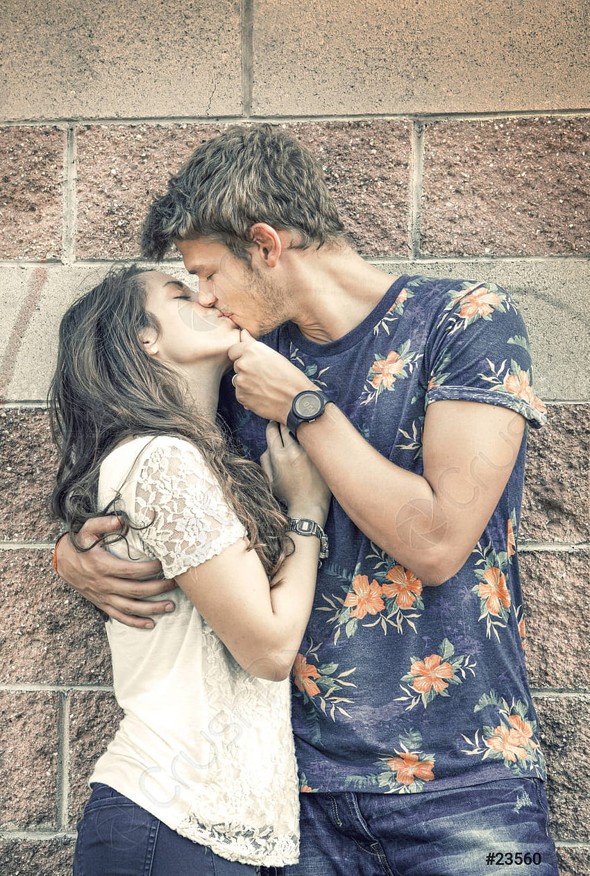 Young couple kissing passionately, young couples HD phone wallpaper