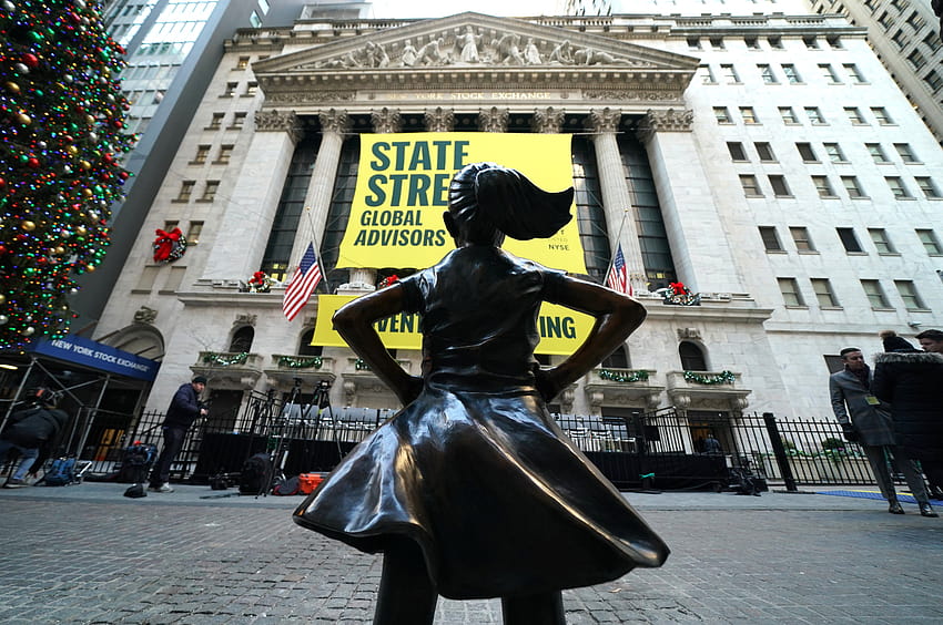 Fearless Girl' NYSE 앞에서 공개, 두려움 없는 여성들로부터 멀어지다 HD 월페이퍼