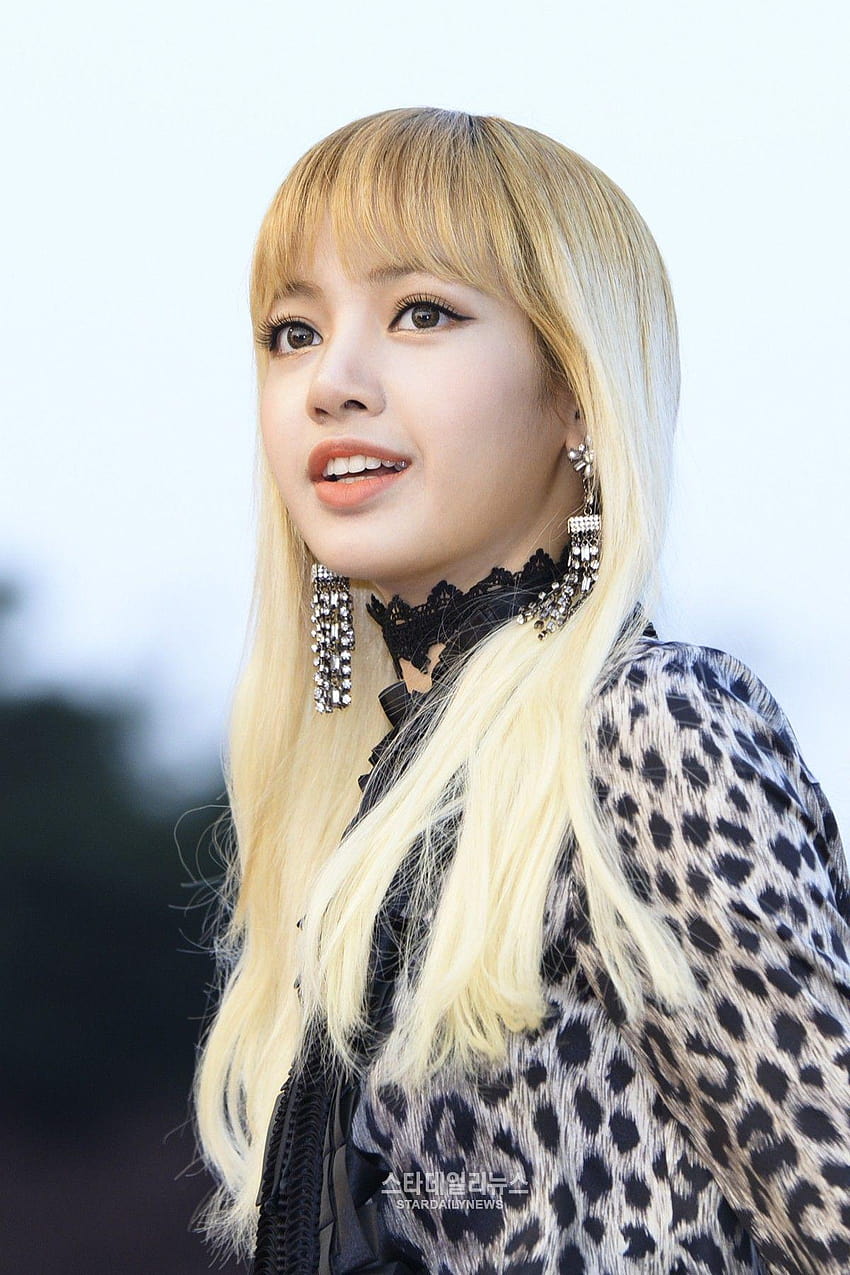 Dark Vs Blonde: What Hair Color Do You Think Looks Great On Blackpink Lisa?  | IWMBuzz
