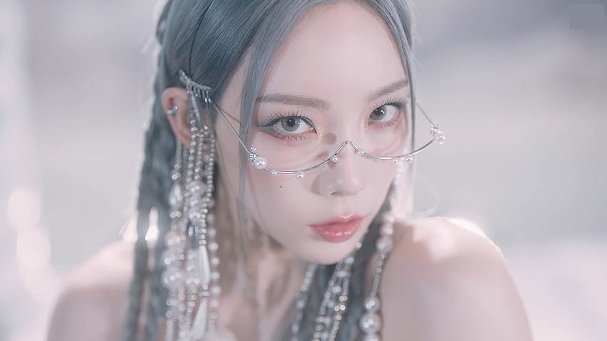 Sehen Sie sich das verführerische Musikvideo „INVU“ von TAEYEON von Girls Generation an, taeyeon invu HD-Hintergrundbild