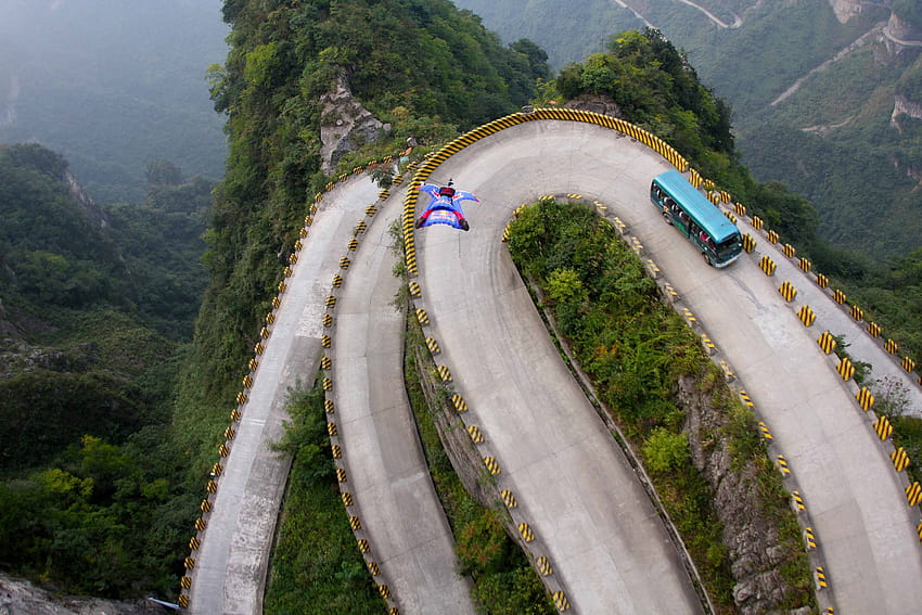 Beautiful and scary 99 Bending Road in Tianmen Mountain HD wallpaper