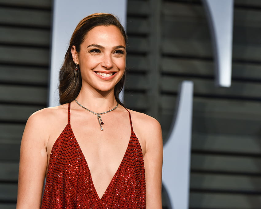 1125x2436 Gal Gadot Cute Smile 2018 Iphone XS,Iphone 10,Iphone X , Backgrounds, and, gal gadot smile HD wallpaper
