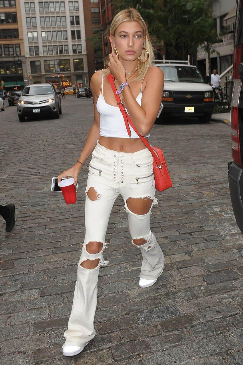 Hailey Rhode Baldwin Stills in Ripped Jeans and Tank Top Out in New HD phone wallpaper