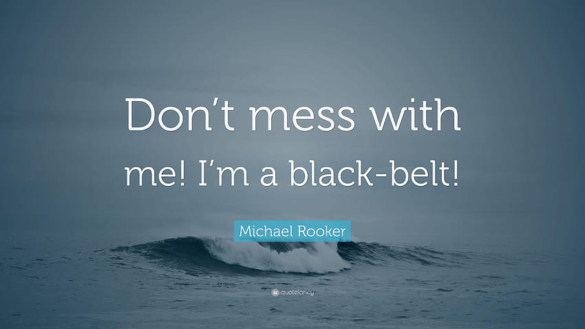 マイケル・ルーカーの名言：「私を台無しにしないで！ 私は黒、黒帯です 高画質の壁紙