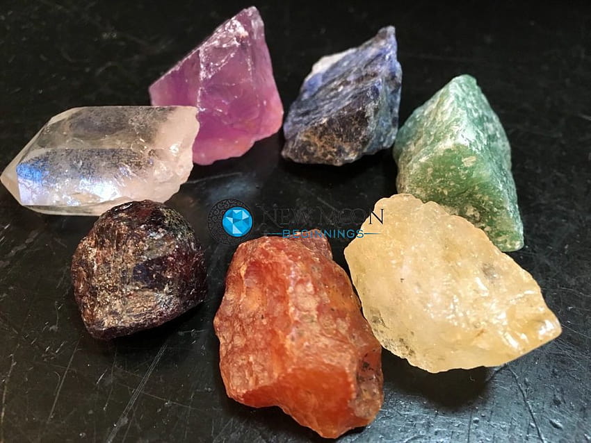 Set di cristalli di sette chakra grezzi, roccia di corniola Sfondo HD