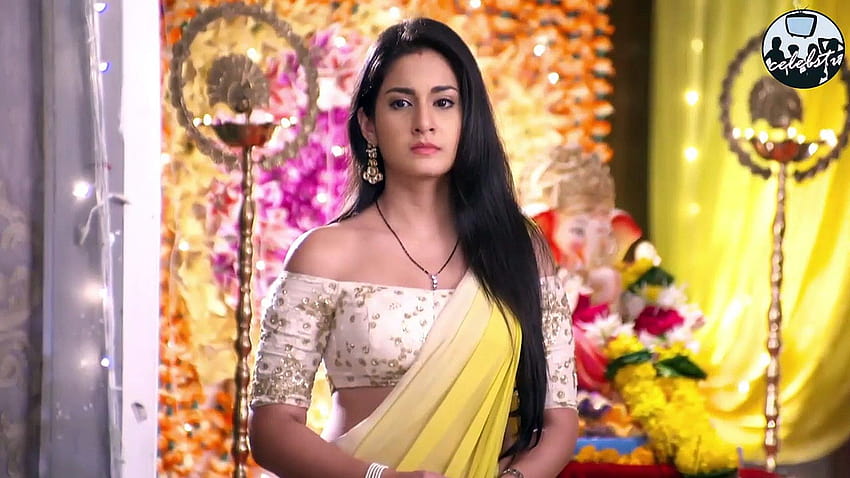 美しい Aditi Rathore aka Avni は黄色のサリーを着て超ホットに見えます 高画質の壁紙