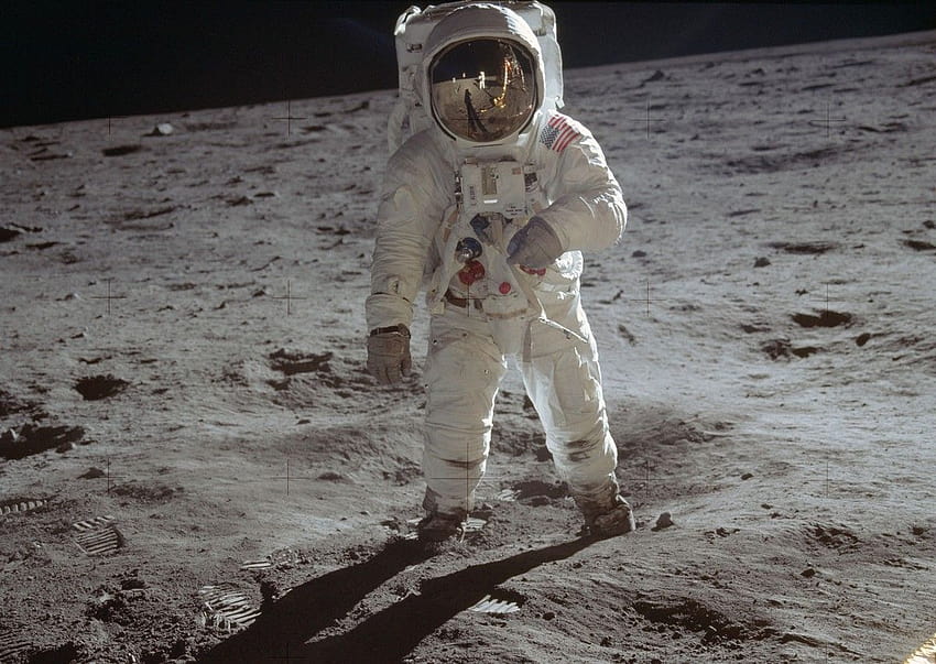 アポロ 11 号の月面着陸: 50 年前から、月への落下 高画質の壁紙