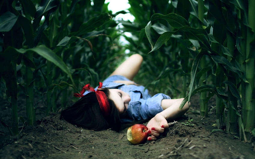 Snow White And The Poison Apple. iPhone for HD wallpaper