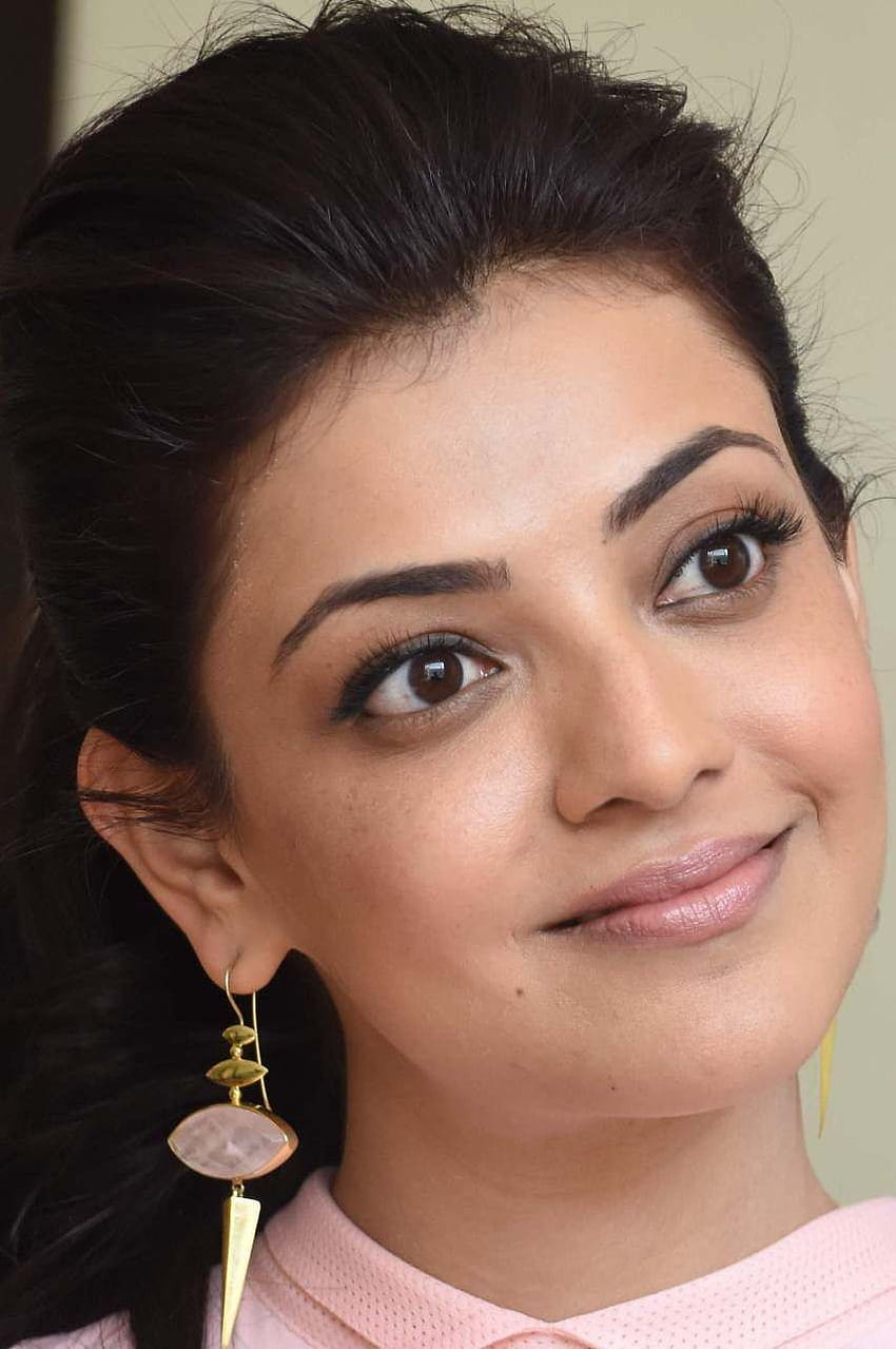 Model Kajal Agarwal Face Close Up Gallery, Gesicht der indischen Schauspielerin aus nächster Nähe HD-Handy-Hintergrundbild