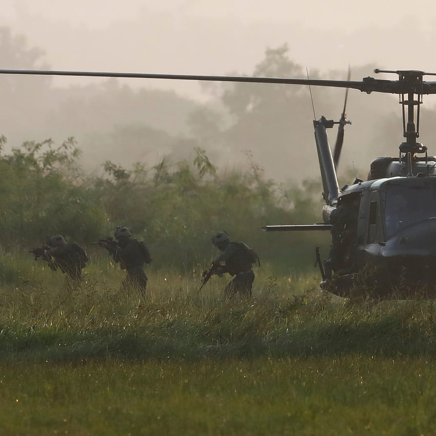 Катастрофа с хеликоптер във Филипините остави 7 мъртви войници, филми за военни хеликоптери HD тапет