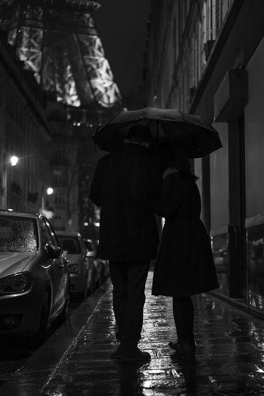 30k-couple-umbrella-boyfriend-and-girlfriend-walking-hd-phone