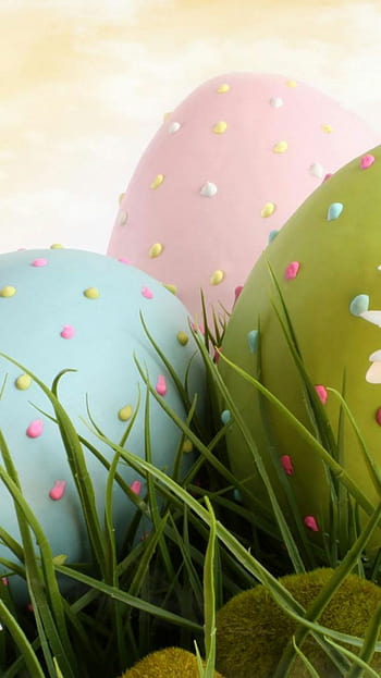 Free and customizable easter wallpaper templates