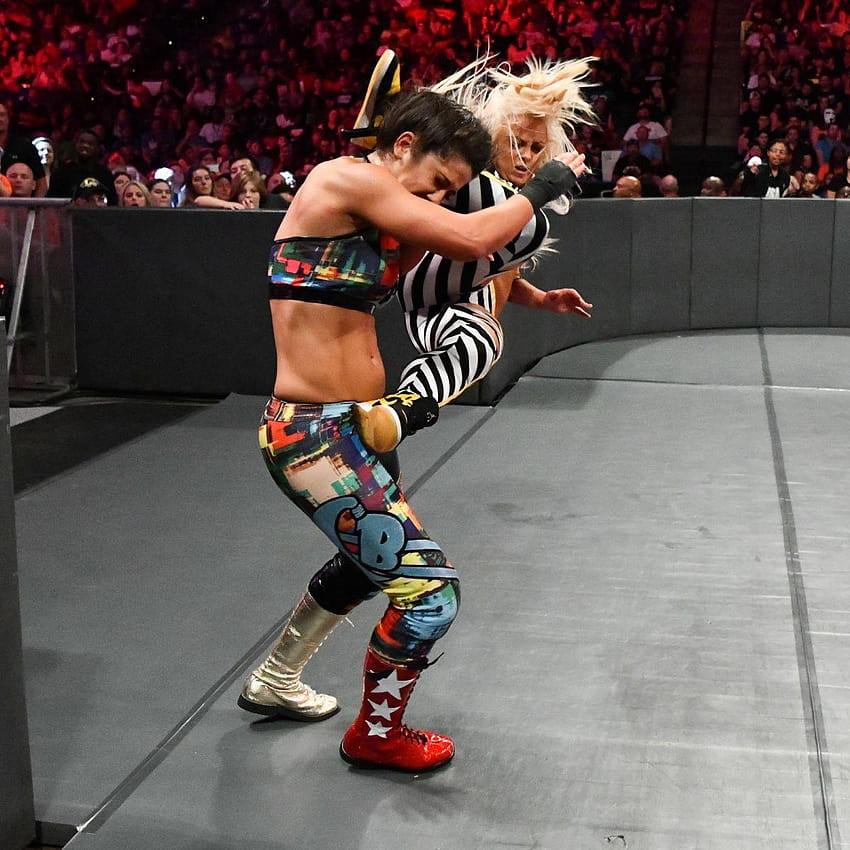 Sasha Banks i Bayley kontra Liv Morgan i Sarah Logan – WWE RAW, wwe liv morgan Tapeta na telefon HD