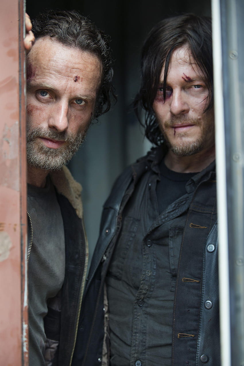 Andrew Lincoln as Rick Grimes and Norman Reedus as Daryl Dixon HD phone wallpaper