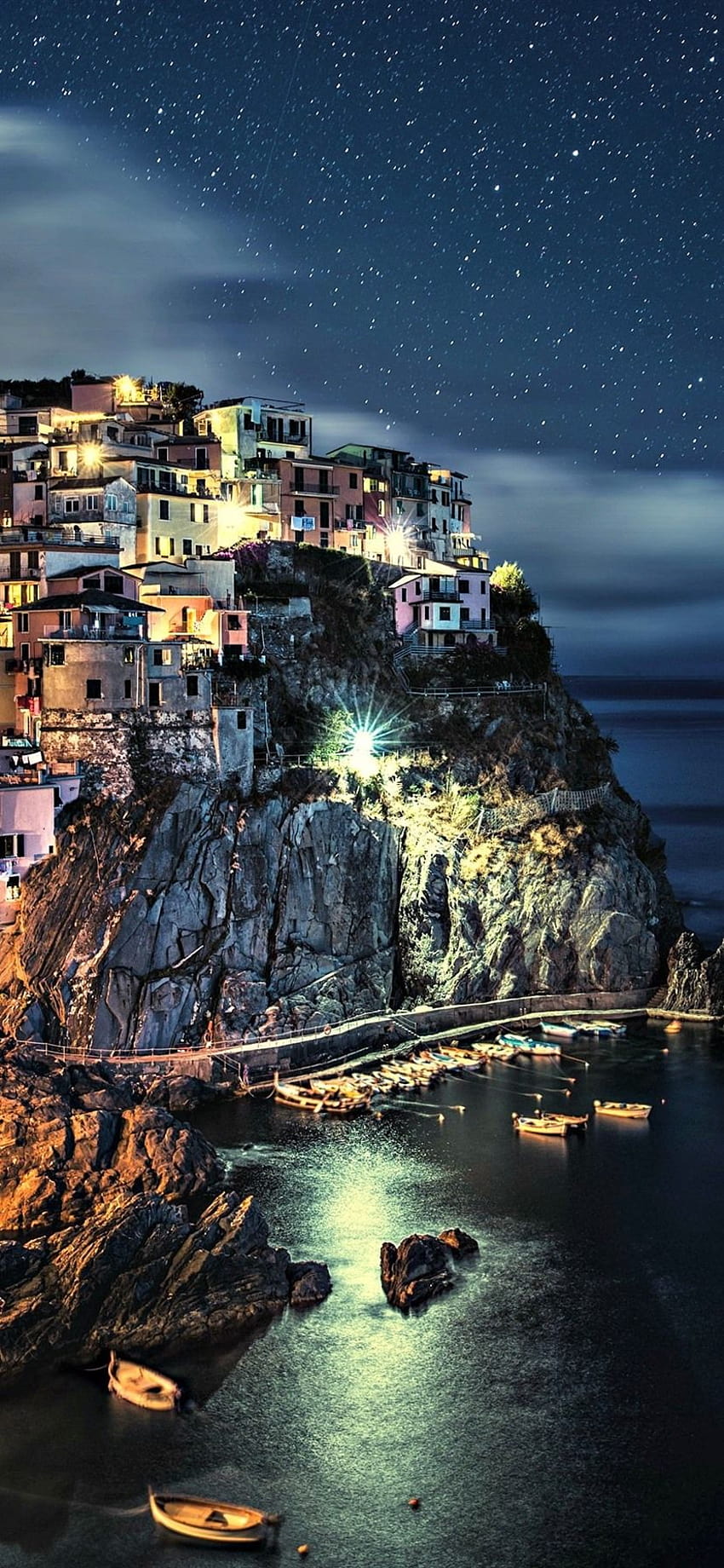 อิตาลี, Cinque Terre, ชายฝั่ง, บ้าน, ทะเล, เต็มไปด้วยดวงดาว, ค่ำคืนที่สวยงาม 1080x1920 iPhone 8/7/6/6S Plus , พื้นหลัง, cinque terre iphone วอลล์เปเปอร์โทรศัพท์ HD