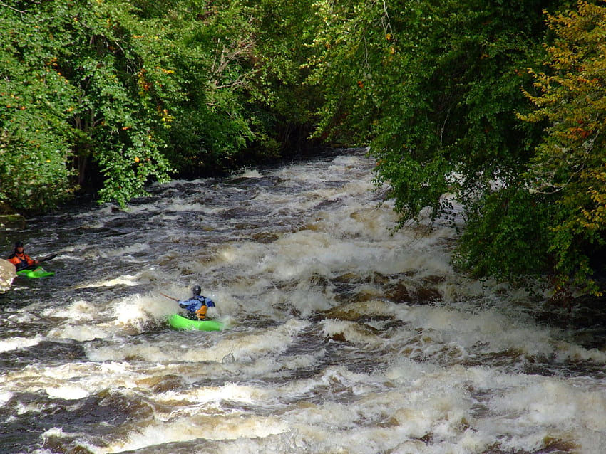 Montée d'adrénaline en eaux vives: kayak extrême [45 , 5 vidéos] Fond d'écran HD