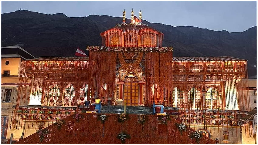 Templo de Lord Badrinath pronto para abrir amanhã de manhã com grandes decorações de flores, templo de papel de parede HD