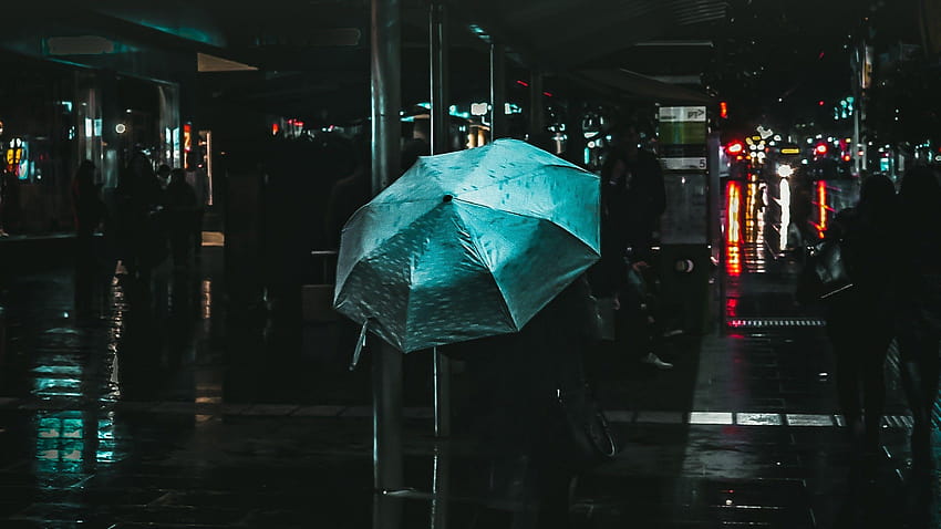 Vue de nuit sombre pendant la pluie en ville, nuit pluvieuse Fond d'écran HD