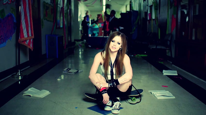 Here's to Never Growing Up, Avril Lavigne hier ist, niemals erwachsen zu werden HD-Hintergrundbild