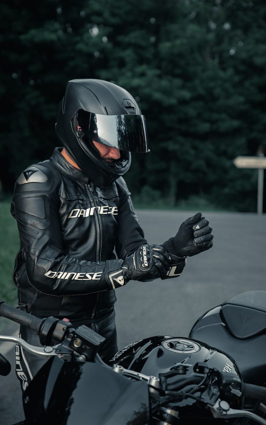 motosiklet süren siyah deri ceketli adam - Giyim, motosiklet dişli HD telefon duvar kağıdı