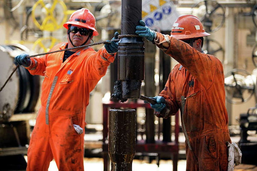 L'esecutivo afferma che la riforma energetica può trasformare il Messico, lavoratore del giacimento petrolifero Sfondo HD