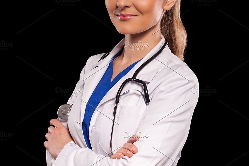 Dottoressa con statoscopio con medico, giovane e infermiera Sfondo HD