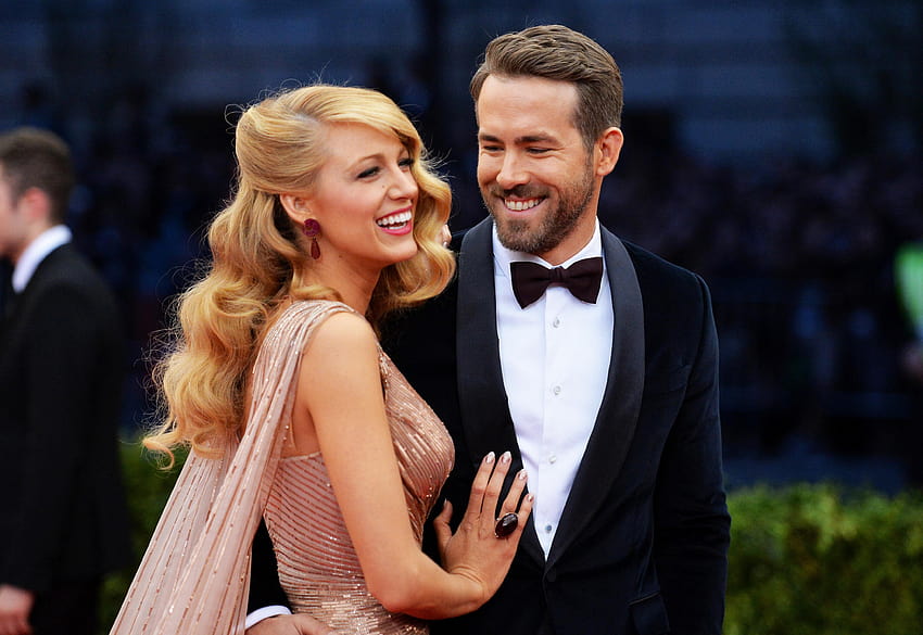 Blake Lively & Ryan Reynolds Snuggle Up In Rare Instagram Snap, blake lively and ryan reynolds HD wallpaper