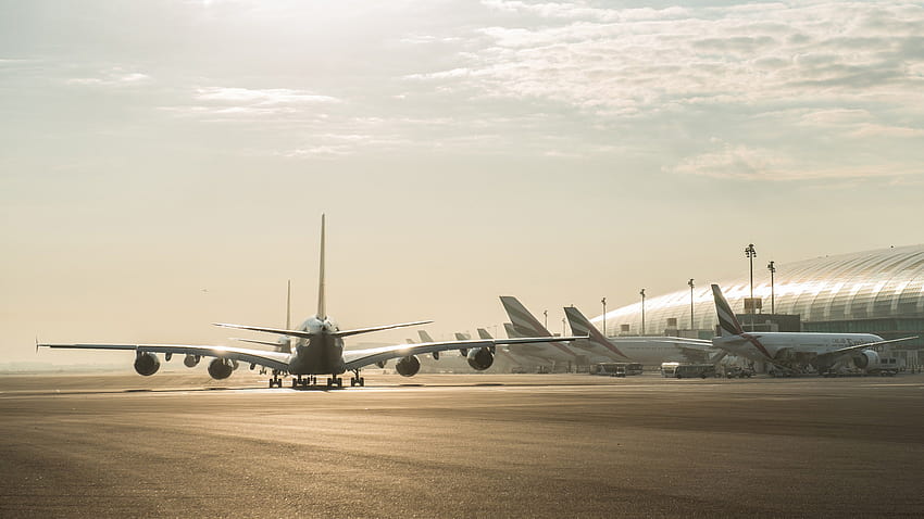 สนามบินดูไบเป็นสนามบินที่พลุกพล่านที่สุดในโลกสำหรับการท่องเที่ยวระหว่างประเทศ วอลล์เปเปอร์ HD