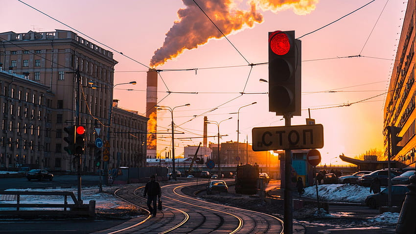 2560x1440 сутрин град светофар дим влак индустрия, комин HD тапет