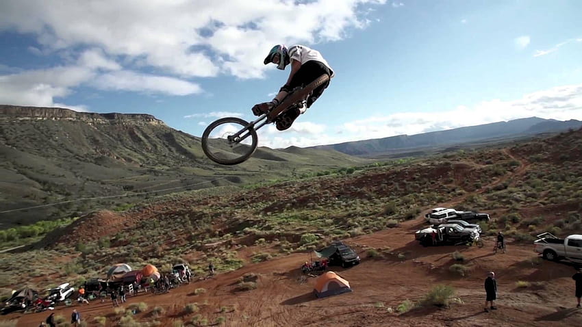 Rampage riders tear up dirt jumps for an epic session, mtb dirt HD wallpaper