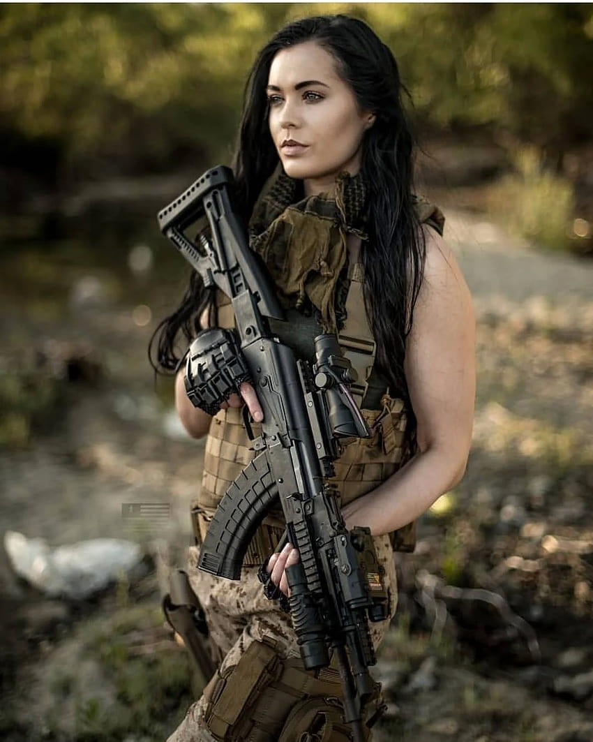Pin на момичета с оръжия, жени войници HD тапет за телефон