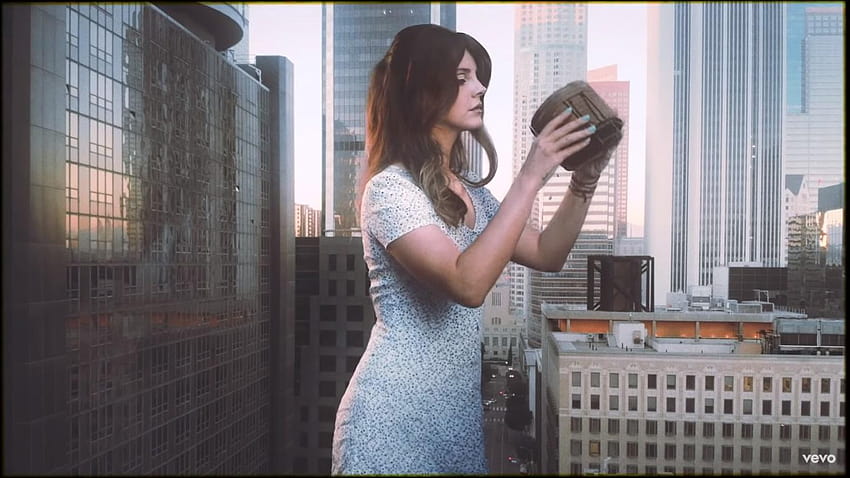 Lana Del Rey vira gigante em clipe e lança novo disco; ouça, lana del rey fazendo hora papel de parede HD