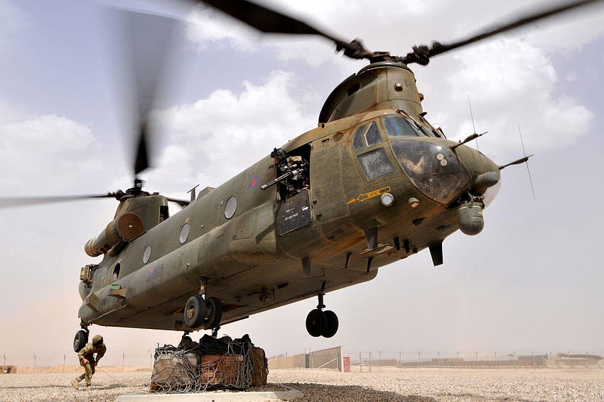 File:Chinook Helicopter Picks Up Supplies to Deliver to Frontline HD wallpaper