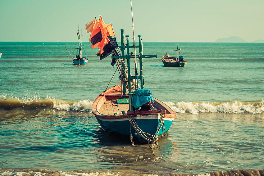 Perahu Kayu Tua Di Pantai Laut Andaman, Thailand . Pemandangan laut musim panas dengan pasir hangat pantai yang indah. Latar belakang musim panas 6406050 Stok di Vecteezy, musim panas thailand Wallpaper HD