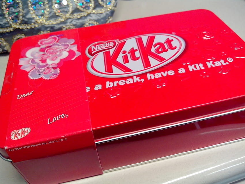Kitkat posted by John Sellers, kitkat chocolate HD wallpaper