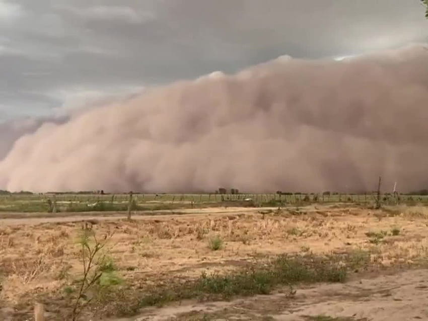 Massive dust storm sweeps through central Argentina HD wallpaper