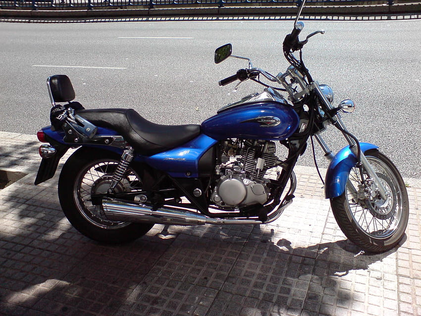Wunderschönes Fahrrad Suzuki Marauder 125 und HD-Hintergrundbild