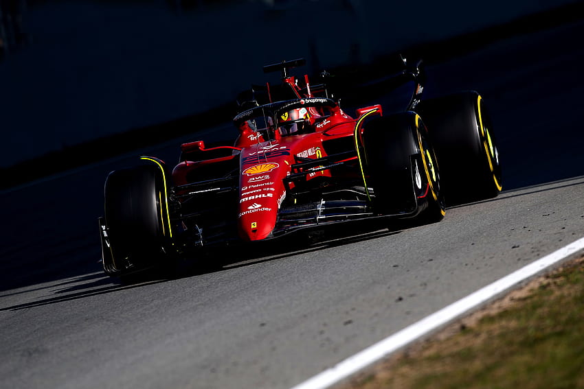 Carlos Sainz da veredicto sobre los nuevos neumáticos Pirelli para la temporada 2022 de F1, carlos sainz ferrari 2022 fondo de pantalla