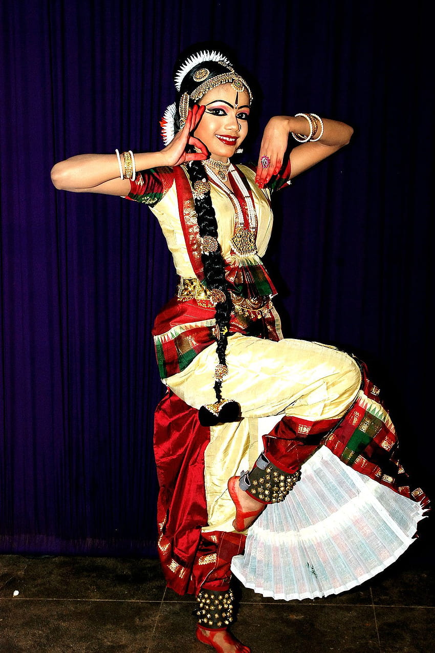Forma de danza Kuchipudi, danza india fondo de pantalla del teléfono