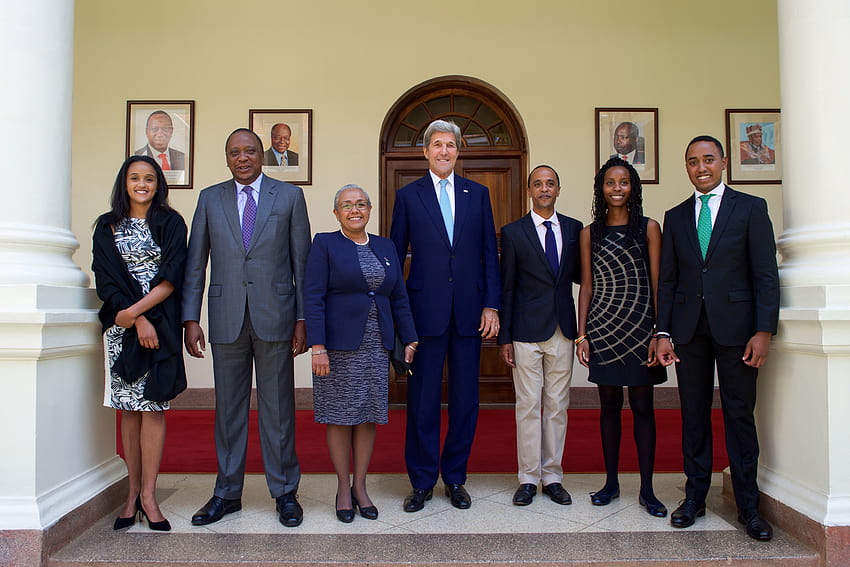 File:Secretary Kerry Poses for a With the Family of Kenyan President Uhuru Kenyatta at the State House in Nairobi HD wallpaper