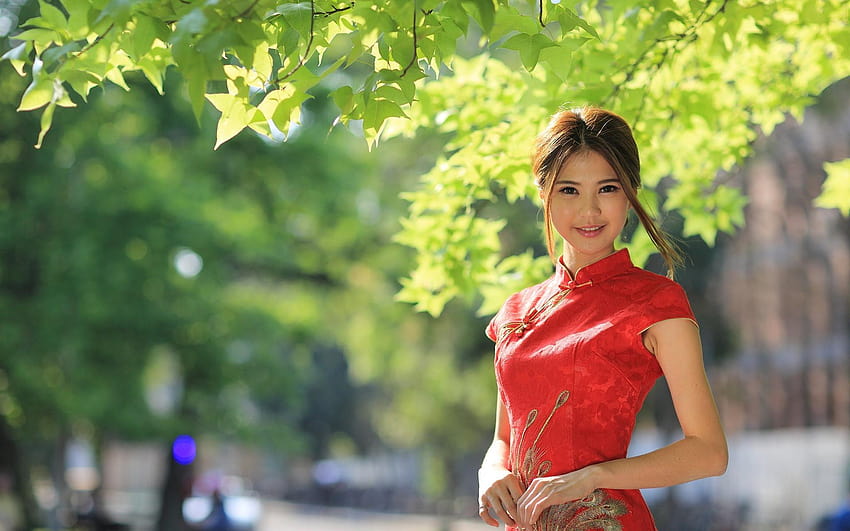 Chinese girl, smile, cheongsam, green leaves, chinese girls HD wallpaper