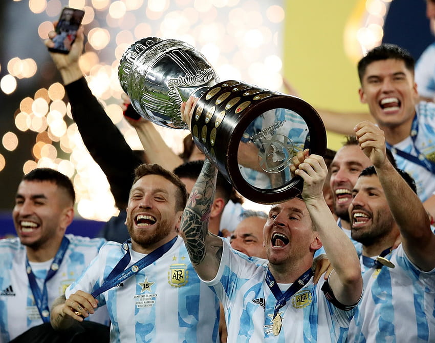 PICS: Messi brise la sécheresse, remporte son premier titre majeur avec l'Argentine, le trophée de la copa america Fond d'écran HD