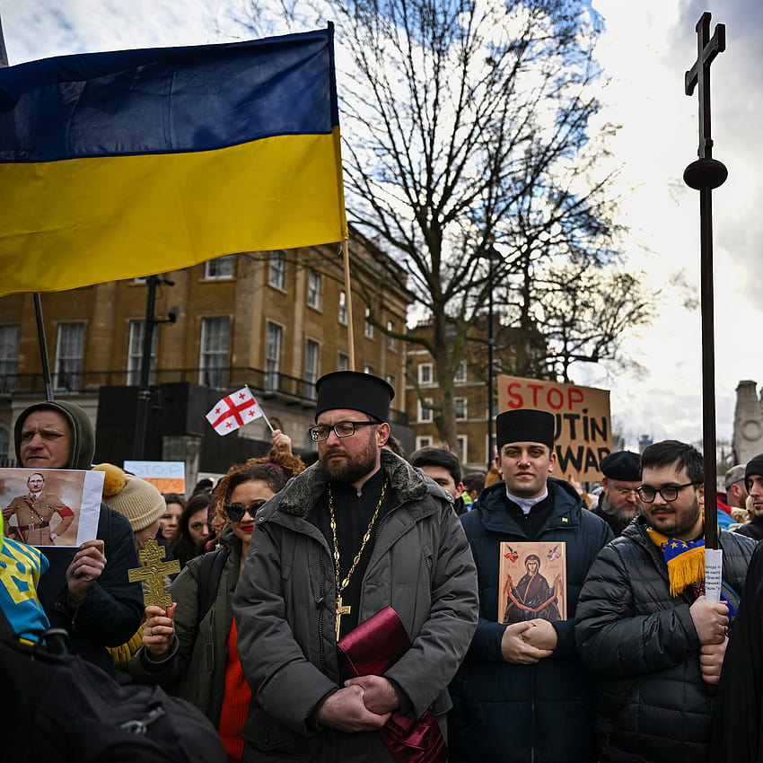 Gli ucraini all'estero parlano di shock e incredulità mentre la patria viene invasa Sfondo del telefono HD