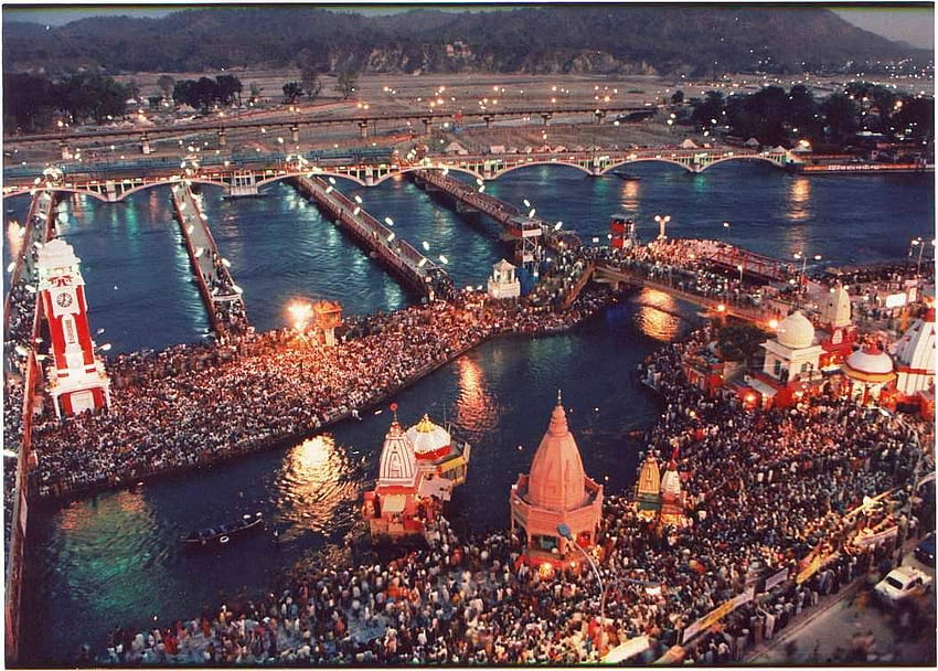 Ganj kıyısındaki Haridwar ve Rishikesh iki ünlü destinasyondur HD duvar kağıdı