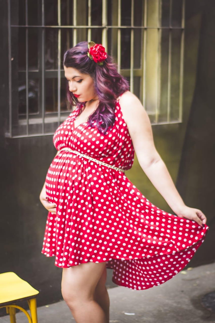Donna incinta, incinta, gravidanza, una persona, solo donne, vestito a pois rosso donna Sfondo del telefono HD